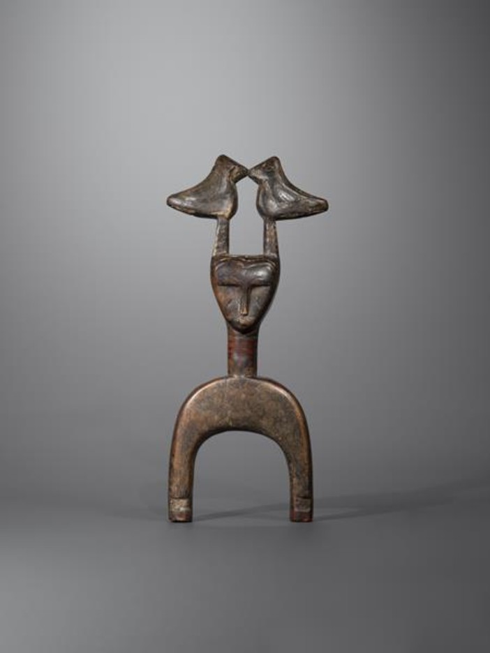 Lance-pierre représentant un masque à deux visages (masculin et féminin) © Valentin Clavairolles Lance-pierre représentant un masque à deux visages (masculin et féminin) © Valentin Clavairolles