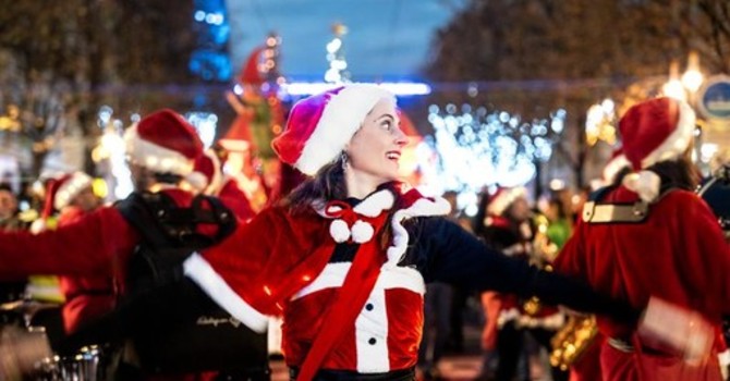 Nizza si prepara alla grande festa: il 6 dicembre torna la parata di Natale Nizza si prepara alla grande festa: il 6 dicembre torna la parata di Natale