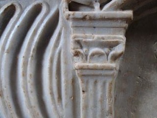 Sarcophage décoré de strigiles, IVe siècle, monastère de Saint-Pons. Crédit : Musée d’Archéologie / Ville de Nice Sarcophage décoré de strigiles, IVe siècle, monastère de Saint-Pons. Crédit : Musée d’Archéologie / Ville de Nice