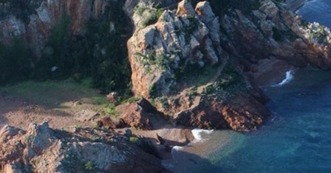 Grottes de Gardanne, Crique de l'Aiguille, a Théoule-sur-mer Grottes de Gardanne, Crique de l'Aiguille, a Théoule-sur-mer