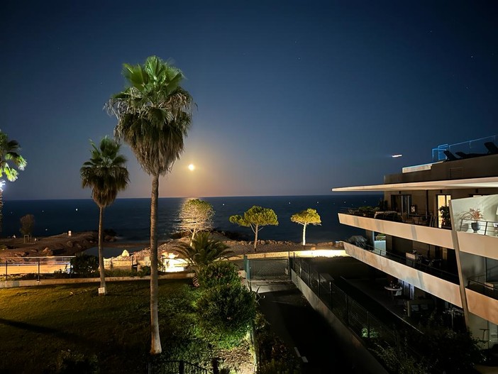 "La super Luna", fotografia di Gino Bertone "La super Luna", fotografia di Gino Bertone