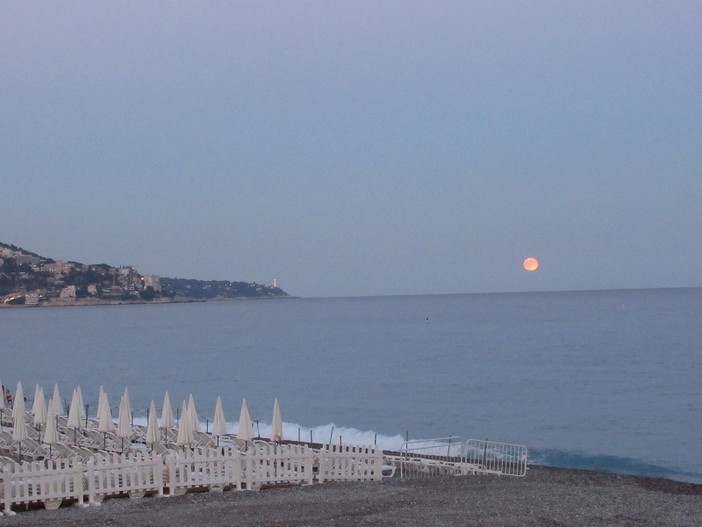 "Luna Rossa" di Francesco Vallauri "Luna Rossa" di Francesco Vallauri
