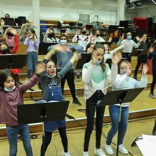 Gli artisti impegnati nell'inno del Carnevale di Nizza "La Marche du Roy"