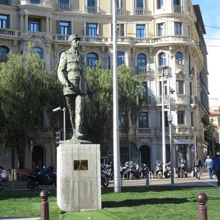La statua al Generale De Gaulle a Nizza