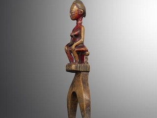 Lance-pierre représentant une femme de haut rang © Valentin Clavairolles Lance-pierre représentant une femme de haut rang © Valentin Clavairolles