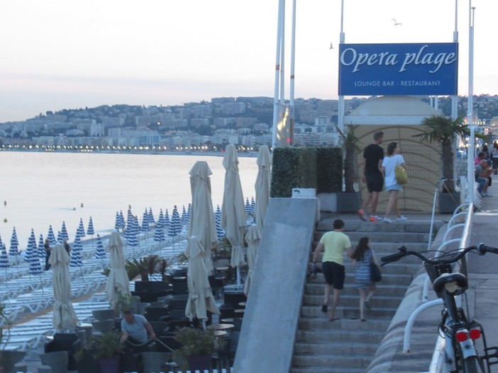 Nizza la Plage dell'Opera Nizza la Plage dell'Opera