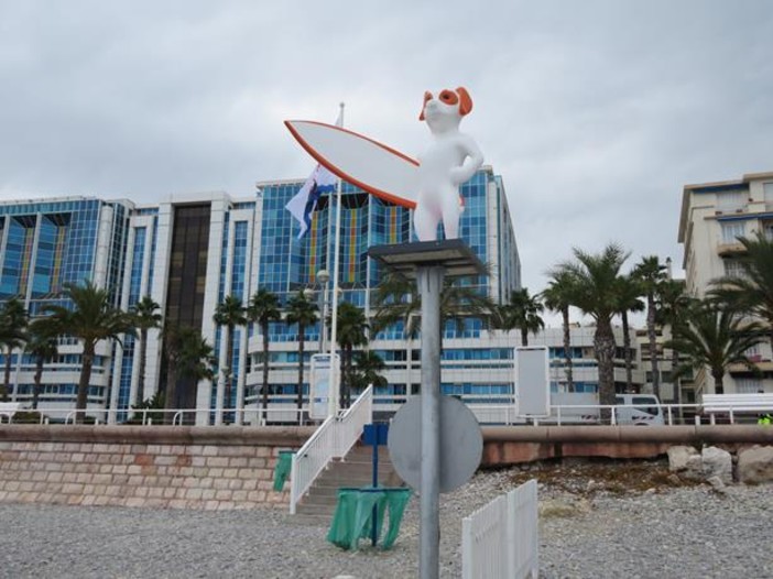 La "nuova" spiaggia per cani di fronte all'Ospedale infantile Lenval