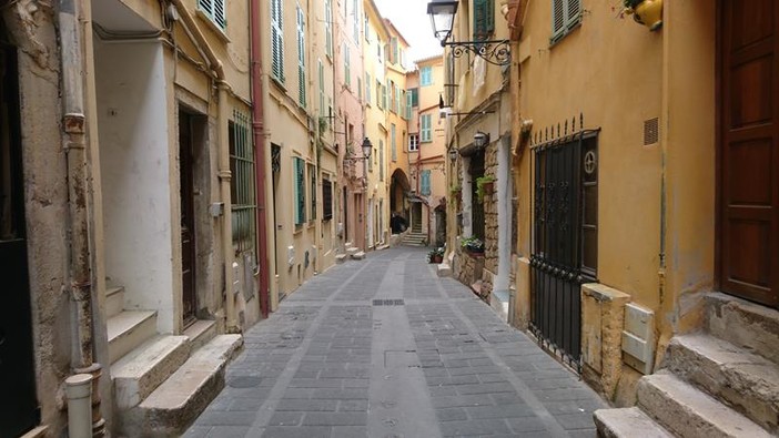"A passeggio per Menton" fotografie di Luciano Tomasi