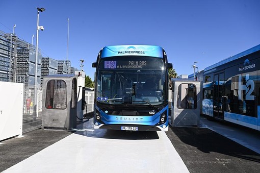 Presentazione dei primi bus a idrogeno verde a Cannes (c) CACPL Presentazione dei primi bus a idrogeno verde a Cannes (c) CACPL