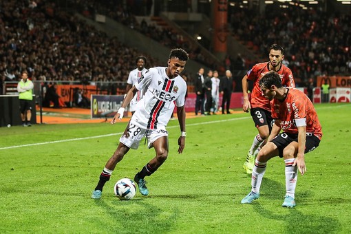 Una fase di gioco di Lorient - Nizza (foto tratta dal sito dell'OGC Nice)