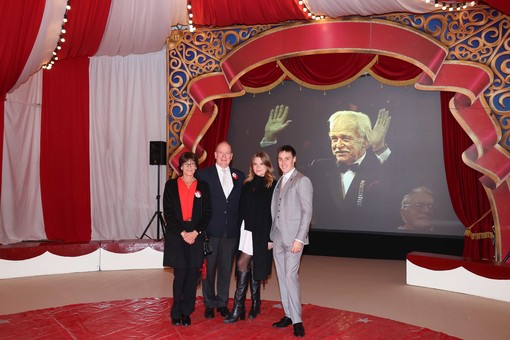 La famiglia principesca all' inaugurazione della mostra "Le Prince au coeur du Cirque" (Foto Frédéric Nebinger) La famiglia principesca all' inaugurazione della mostra "Le Prince au coeur du Cirque" (Foto Frédéric Nebinger)