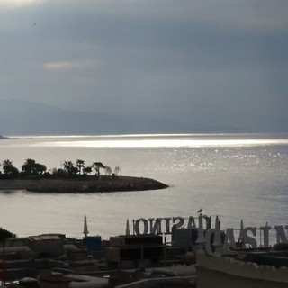 "Sprazzi di luce" di Luciano Tomasi