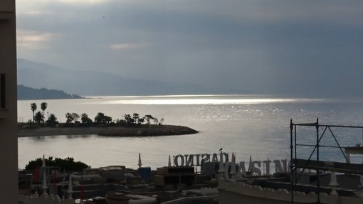 "Sprazzi di luce" di Luciano Tomasi "Sprazzi di luce" di Luciano Tomasi