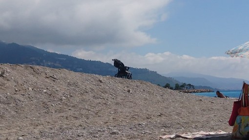 "Parcheggio riservato ai passeggini", fotografia di Luciano Tomasi