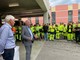 Il sindaco Yves Juhel con gli operatori ecolgici (Foto Ville de Menton) Il sindaco Yves Juhel con gli operatori ecolgici (Foto Ville de Menton)