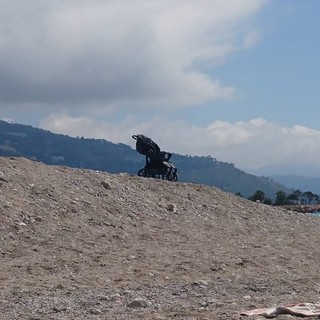 "Parcheggio riservato ai passeggini", fotografia di Luciano Tomasi