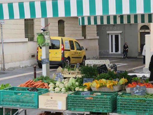 Il Mercato dei produttori in Place Gautier nel Vieux Nice