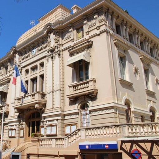 Agente Comunale Sospesa a Beausoleil per Sospetta Corruzione Agente Comunale Sospesa a Beausoleil per Sospetta Corruzione