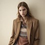 Il fascino del blazer: perché ancora oggi occupa un posto centrale nella moda femminile Il fascino del blazer: perché ancora oggi occupa un posto centrale nella moda femminile