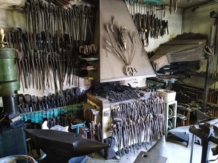 Gilette, il Museo Lou Ferouil rinasce: a dicembre visite speciali alla luce delle lanterne Gilette, il Museo Lou Ferouil rinasce: a dicembre visite speciali alla luce delle lanterne