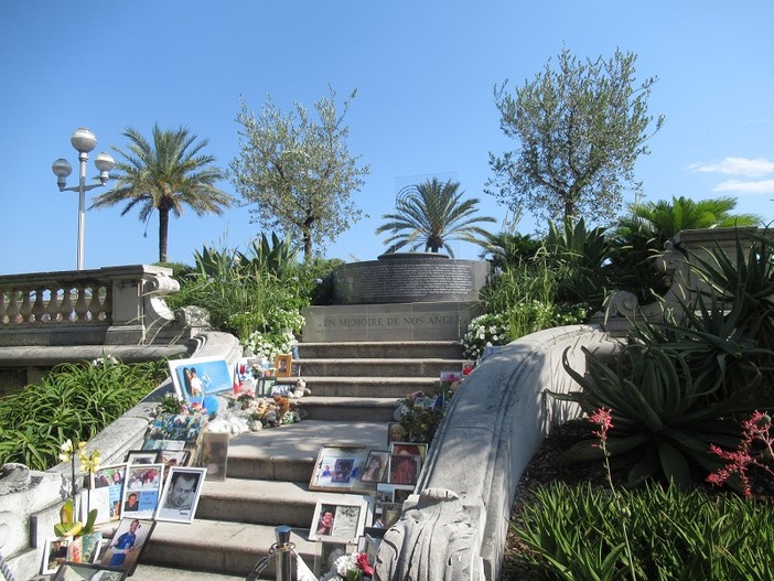 Il memoriale del 14 luglio 2016 a Nizza