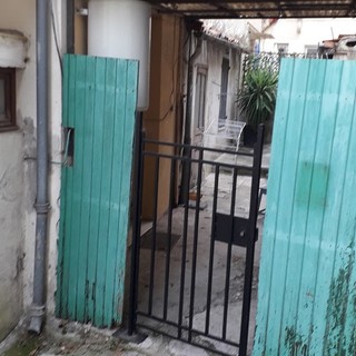 "Vecchia porta", foto di Nicole Geron