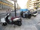 Moto in sosta su un marciapiede a Nizza Moto in sosta su un marciapiede a Nizza