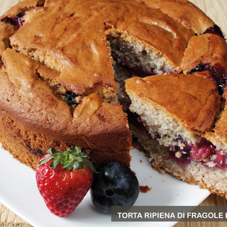 MercoledìVeg di Ortofruit: oggi prepariamo la torta ripiena di fragole e mirtilli