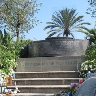Il memoriale al Jardin Massena
