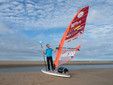 Merijn Tinga, attivista ambientale noto come “Plastic Soup Surfer. Foto: © Darcey Dinsdag