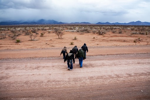 © Marie Baronnet Migrants traversant la frontière du côté américain Naco, Arizona, États-Unis, 2010