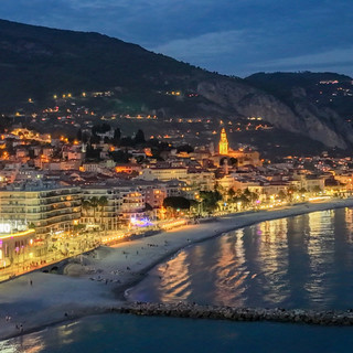 Lo splendore della notte a Mentone (Foto Ville de Menton)