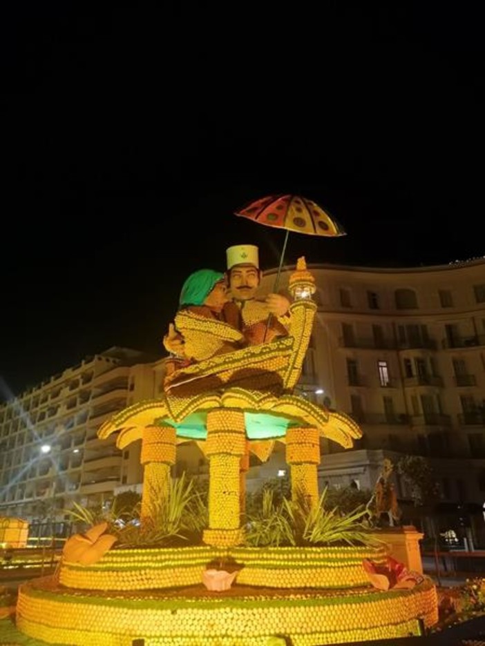 le decorazioni esposte ai Jardins Biovès  (foto di Luisella Cappio)