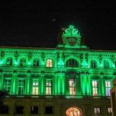 Cannes si tinge di verde per la Saint-Patrick: luci, musica e danze irlandesi nel cuore della città