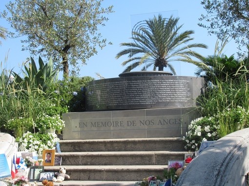 Il memoriale al Jardin Massena