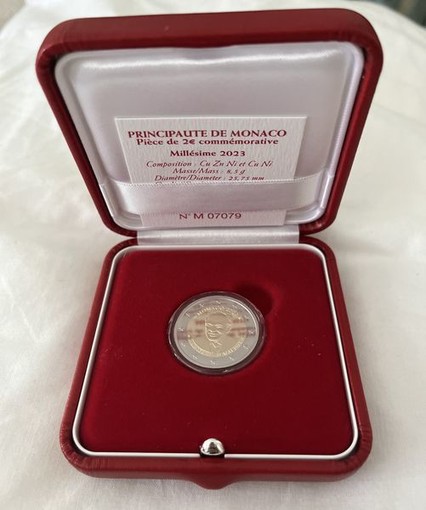 La medaglia commemorativa che il Principe Alberto I donerà a tutti i monegaschi (Foto D.R.) La medaglia commemorativa che il Principe Alberto I donerà a tutti i monegaschi (Foto D.R.)