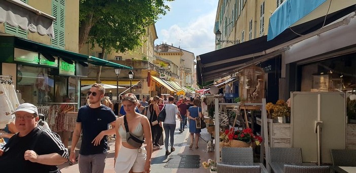 "Shopping", fotografia di Christian Flammia "Shopping", fotografia di Christian Flammia