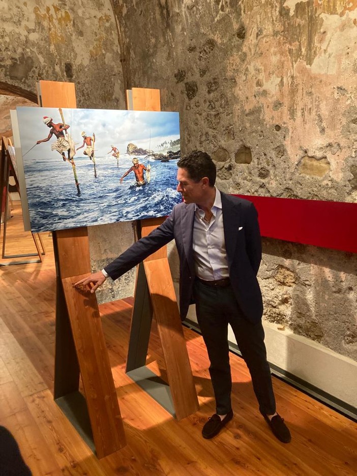 Marzotto affascinato dalle fotografie di McCurry Marzotto affascinato dalle fotografie di McCurry