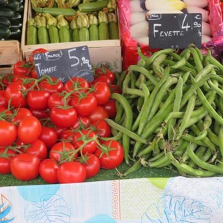 Prezzi e prodotti al Mercato di Libération a Nizza l'11 aprile 2023