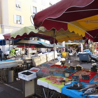 Mercato di Place Saint François a Nizza