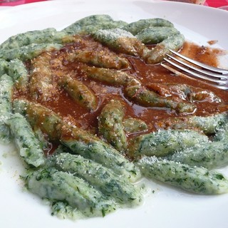 un piatto di &quot;merda de can&quot;, i gnocchi nizzardi