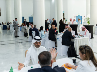 I delegati monegaschi e sauditi impegnati durante la riunione a Gedda.