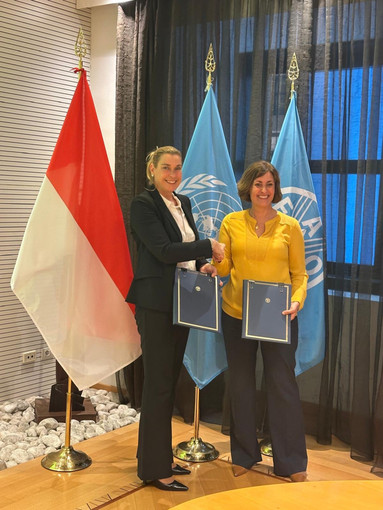 S.E. Anne Eastwood, ambasciatrice e rappresentante permanente del Principato di Monaco presso la FAO, e Beth Bechdol, vicedirettrice generale della FAO. © DR S.E. Anne Eastwood, ambasciatrice e rappresentante permanente del Principato di Monaco presso la FAO, e Beth Bechdol, vicedirettrice generale della FAO. © DR
