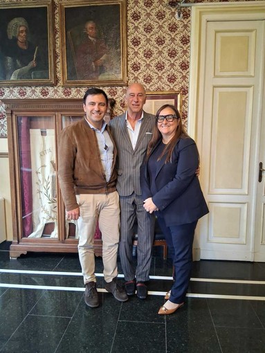 Il sindaco di Alassio Marco Melgrati con il sindaco di Bordighera Marzia Baldassarre e il consigliere comunale Federico Bertaina. Il sindaco di Alassio Marco Melgrati con il sindaco di Bordighera Marzia Baldassarre e il consigliere comunale Federico Bertaina.