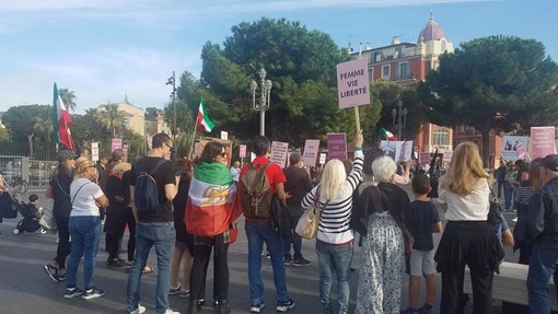 Nizza, manifestazione a favore delle donne iraniane. Fotocronaca di Ghjuvan Pasquale