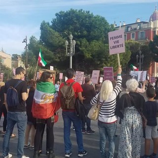 Nizza, manifestazione a favore delle donne iraniane. Fotocronaca di Ghjuvan Pasquale