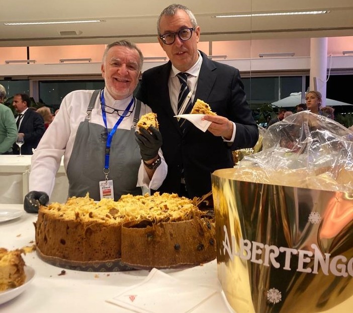 La Notte dell'Eccellenza Italiana a Monte-Carlo con un panettone Albertengo da 10 chili La Notte dell'Eccellenza Italiana a Monte-Carlo con un panettone Albertengo da 10 chili