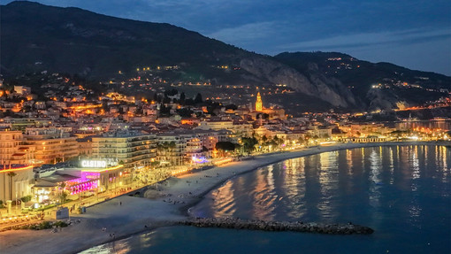 Lo splendore della notte a Mentone (Foto Ville de Menton)