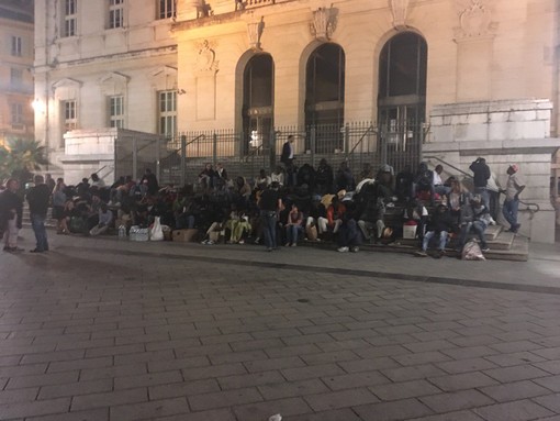 Si sta complicando la questione dei richiedenti asilo che, da Ventimiglia cercano di transitare in Francia