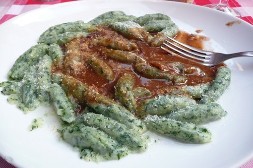 un piatto di "merda de can", i gnocchi nizzardi